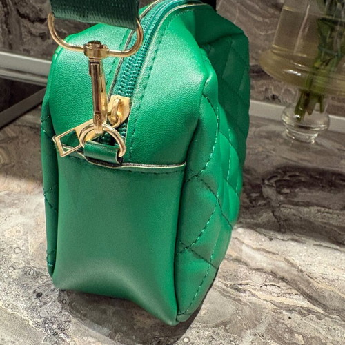 Quilted green crossbody shoulder bag new, unused