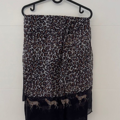Beach pareo like new in black and brown