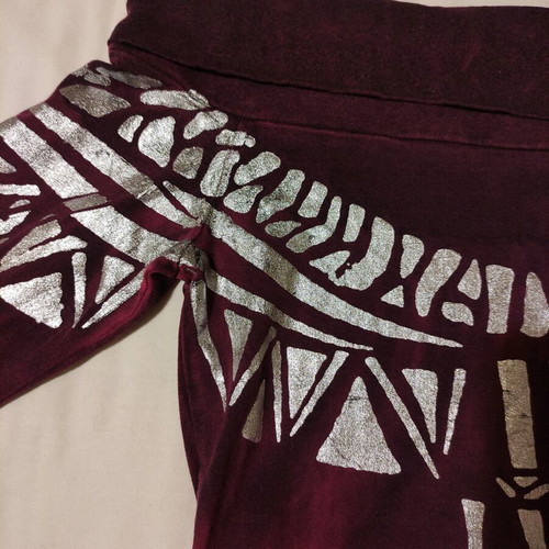 Lynne shoulders off blouse used, pink-purple with silver tribal, size S