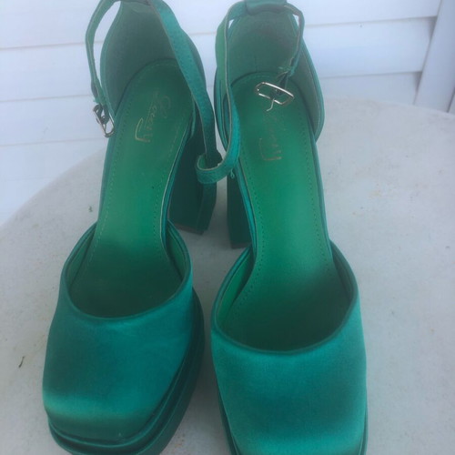 Women's satin green shoes like new, size 40