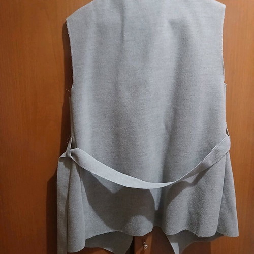 Sleeveless outerwear like new, gray, sizes M and L