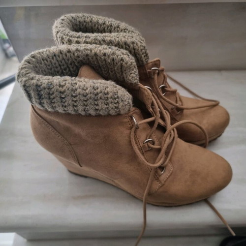 Women's boots like new, beige, size 39