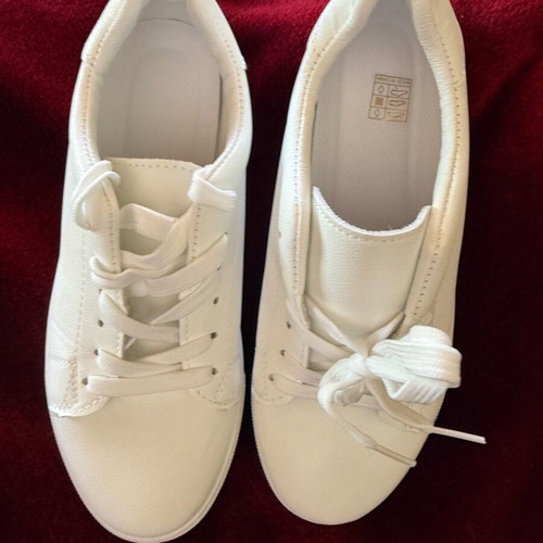 White women's athletic shoes new no name size 39