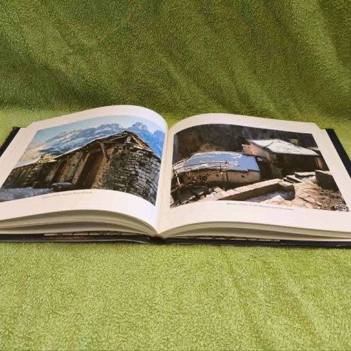 Epoxes Art Book like new, photography and poetry