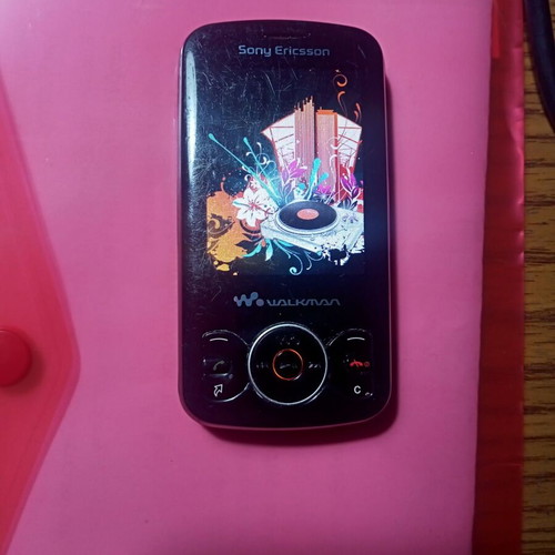 Sony Ericsson w100 Spiro Walkman used with second device gift