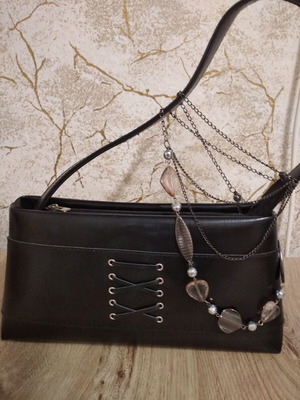 Eco leather shoulder bag used with gift necklace, black
