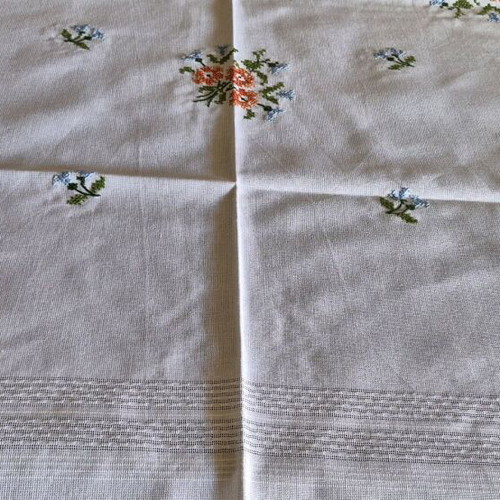 Vintage handmade linen tablecloth new with embroidered flowers