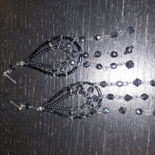 Dangling earrings like new, black with shiny beads