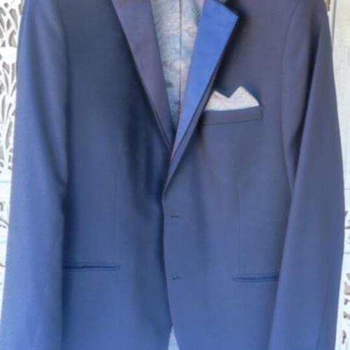 Official blue men's suit like new, size Large