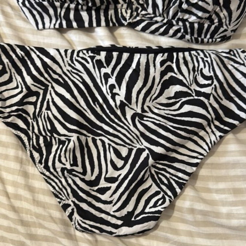 Swimsuit large size like new, black and white