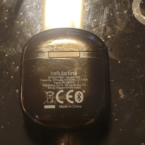 Cellularline BTSEEKTWS K45 earbuds used, black