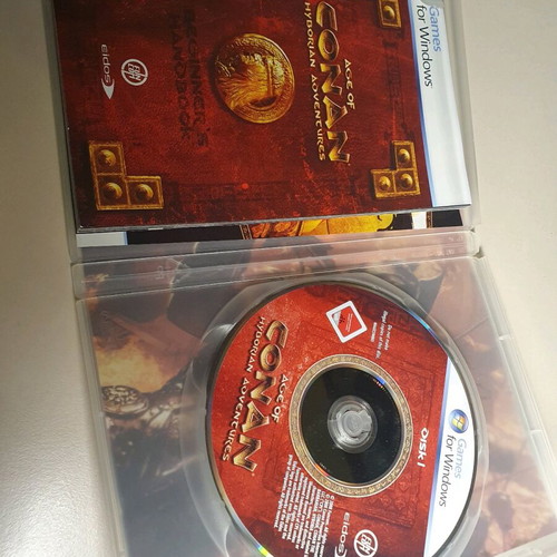 Age Of Conan PC used, 2 discs with booklet included