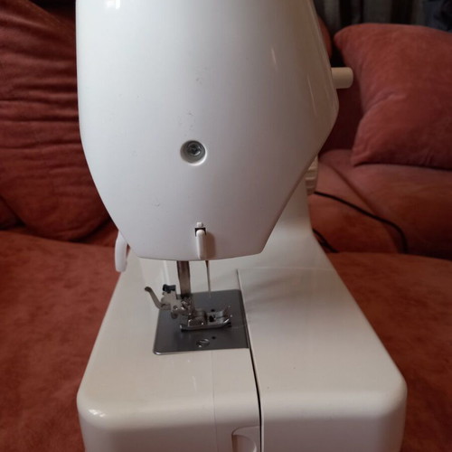 Singer 8280 mechanical sewing machine new in box