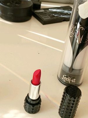 Πακέτο Kat Von D κραγιόν και πραιμερ μεταχειρισμένο