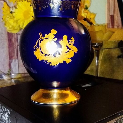 Limoges porcelain vase like new, dark purple with gold details