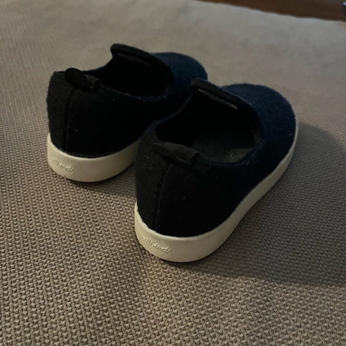 Allbirds kids shoes size T7 black merino wool like new