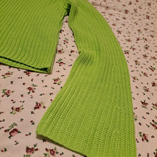 Stradivarius spring knitted sweater S green like new