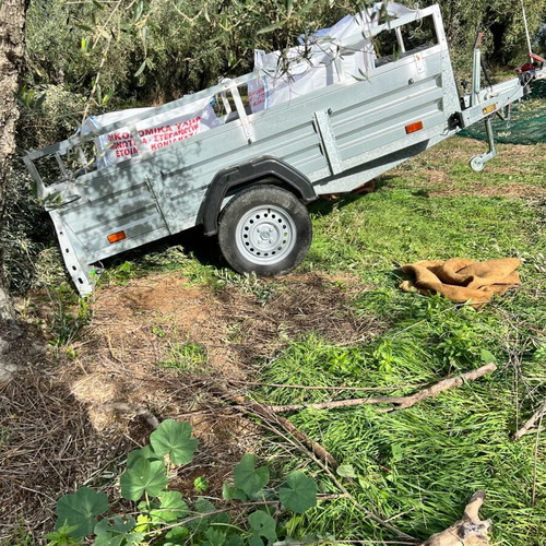 Τρέιλερ εισαγωγής σαν καινούργιο με άξονα 1000 κιλά, φρένα και μουσαμά