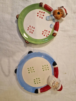 Christmas plates used, set of 2 pieces