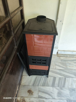 Oil stove with 5-meter chimney pipe