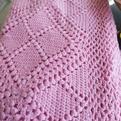 Pink crochet blanket new, size 2.20x1.60