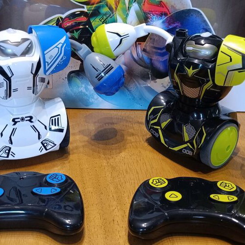 Electronic set 2 Robo Kombat robots like new