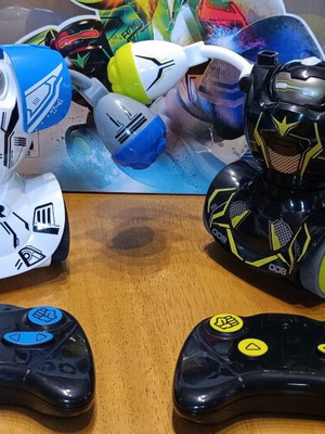 Electronic set 2 Robo Kombat robots like new