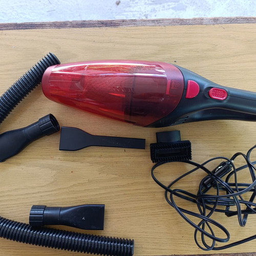 Cordless car vacuum cleaner used