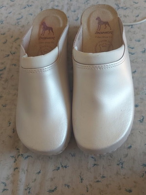 Boxer women's anatomical leather clogs size 39 like new, white pearl