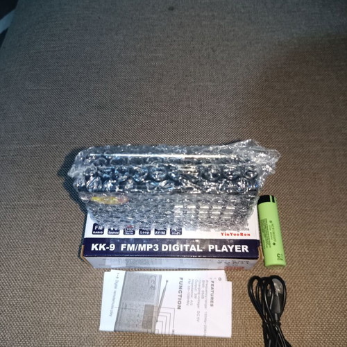 Rechargeable radio with LCD screen and USB, new