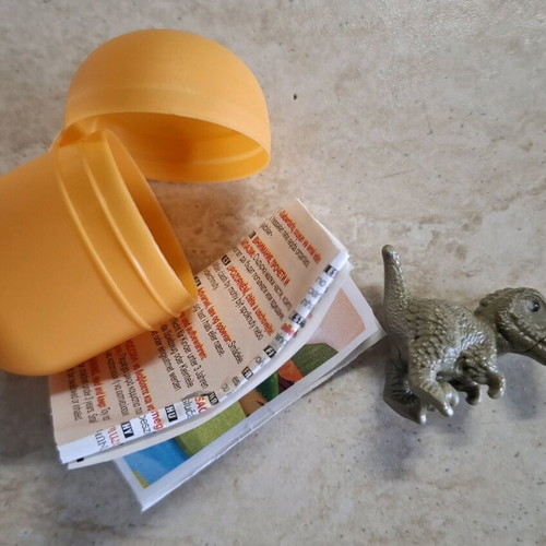 Kinder Natoons figure new with papers