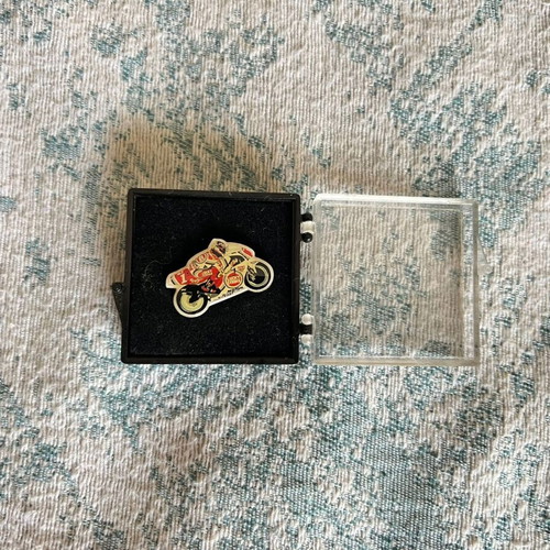 Kevin Schwantz MotoGP Pin like new, white and red