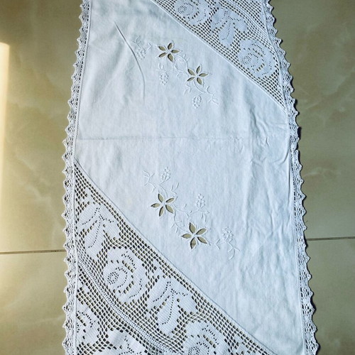 Handmade table runner used, dimensions 75x40