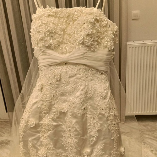 Wedding dress new off white with appliqué lace and veil