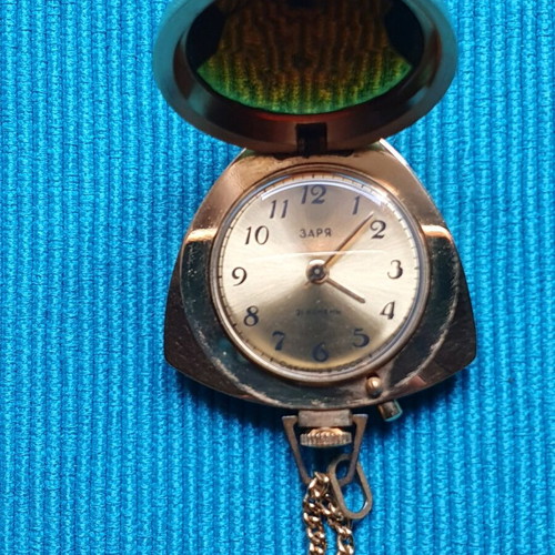 Vintage 80s Zaria wind-up watch used, gold color