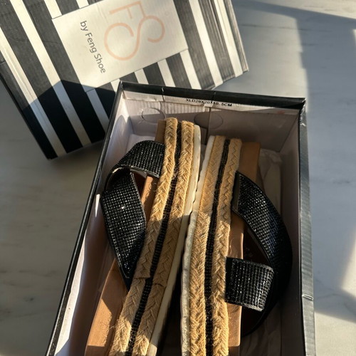 Feng Shoe flatforms size 38 like new, black