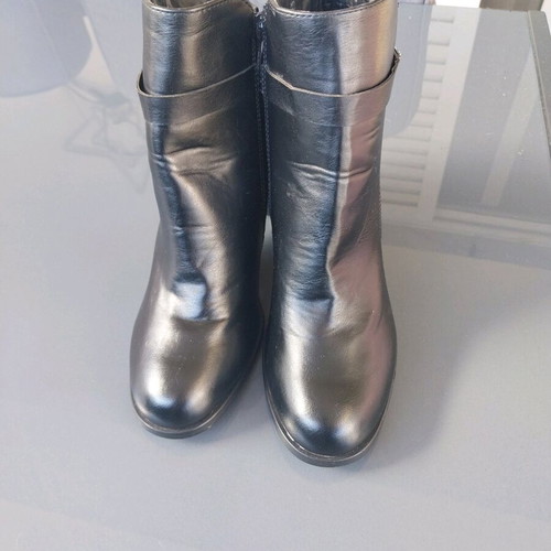 Queen women's ankle boots size 40 like new, black