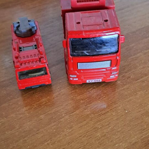 Fire truck used, pack of 2 toy cars