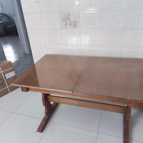 Kitchen table solid wood extendable used with protective glass