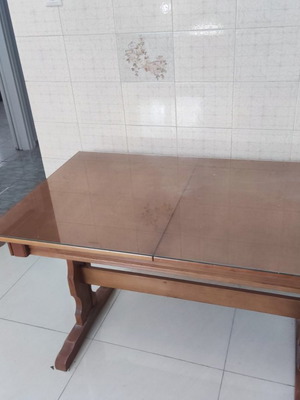 Kitchen table solid wood extendable used with protective glass