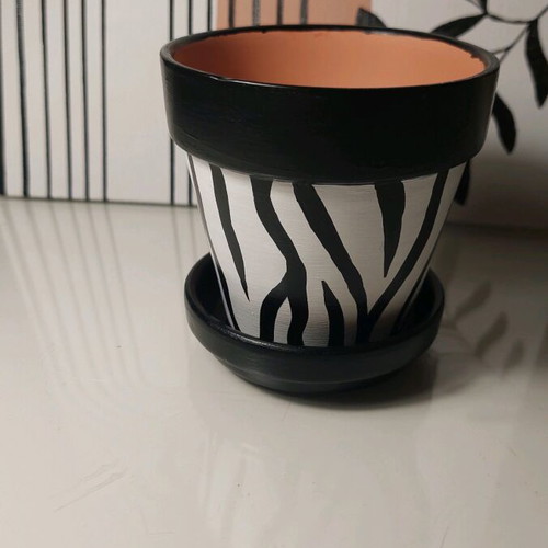 Hand-painted terracotta flowerpot new with saucer
