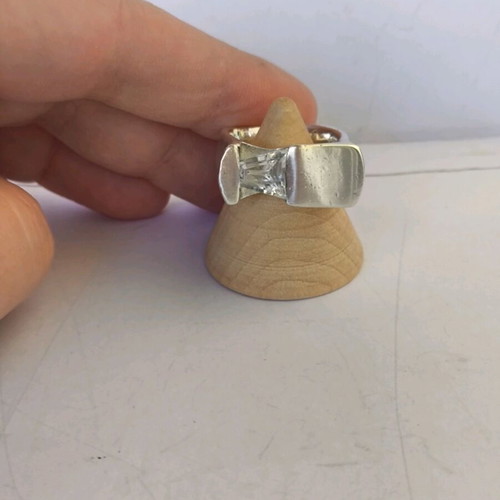 Ασημένιο μασιφένιο δαχτυλίδι 925 με διάφανο quartz μεταχειρισμένο