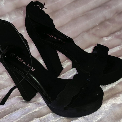 High black suede sandal with platform