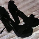 High black suede sandal with platform