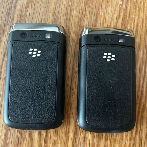 Blackberry Bold 9700 phones used, set of 2 with boxes