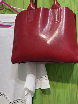τσάντα γυναικεία και επαγγελματική από τεχνητό δέρμα χρώματος σκούρο κοκκινο καινουργια