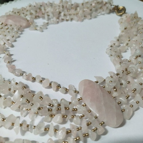 Necklace made of rose quartz new
