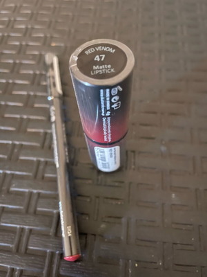Dust & Cream Lipstick new with red lip pencil Red Venom