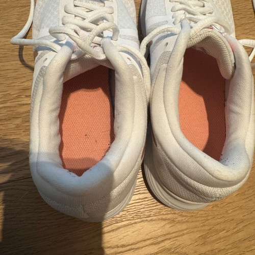 Nike Revolution 4 γυναικεία αθλητικά σαν καινούργια, λευκά με rose gold