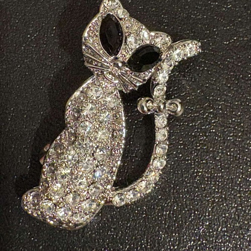Cat brooch like new, silver color, women's